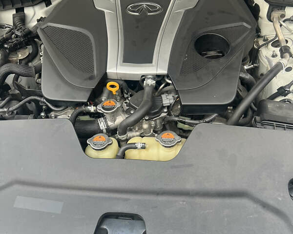 Білий Інфініті Q50, об'ємом двигуна 3 л та пробігом 141 тис. км за 13300 $, фото 7 на Automoto.ua