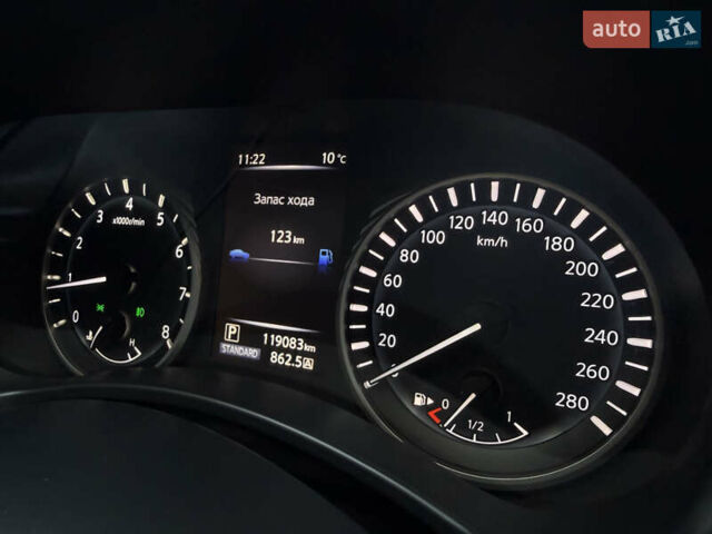 Белый Инфинити Q50, объемом двигателя 2 л и пробегом 117 тыс. км за 18000 $, фото 19 на Automoto.ua