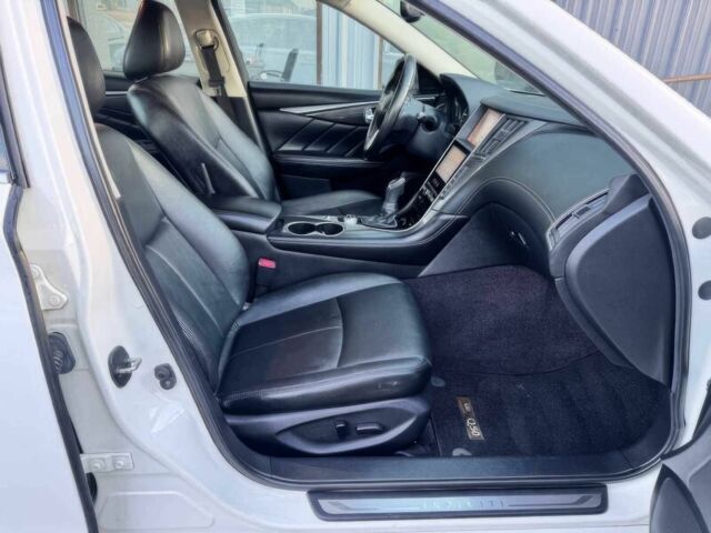 Белый Инфинити Q50, объемом двигателя 2 л и пробегом 38 тыс. км за 12900 $, фото 9 на Automoto.ua