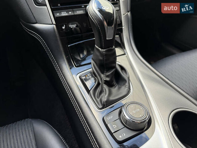 Белый Инфинити Q50, объемом двигателя 2 л и пробегом 117 тыс. км за 18000 $, фото 14 на Automoto.ua