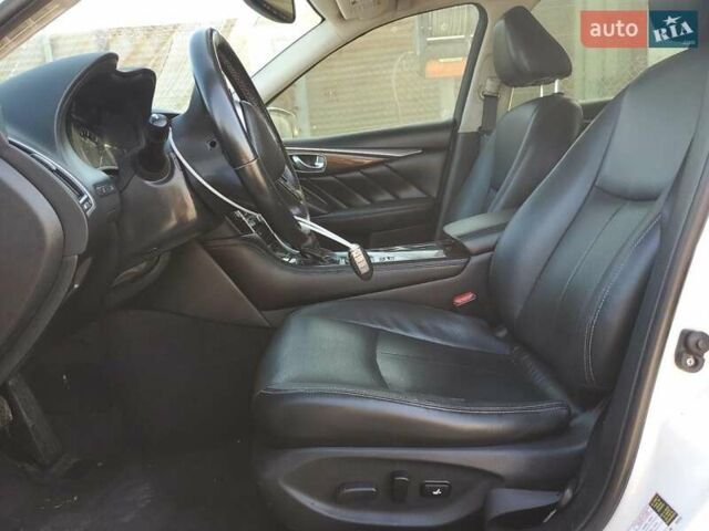 Белый Инфинити Q50, объемом двигателя 0 л и пробегом 104 тыс. км за 3100 $, фото 6 на Automoto.ua