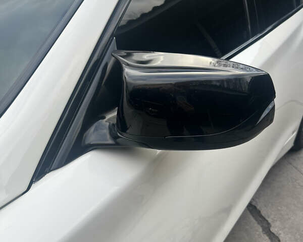 Білий Інфініті Q50, об'ємом двигуна 3 л та пробігом 141 тис. км за 13300 $, фото 31 на Automoto.ua