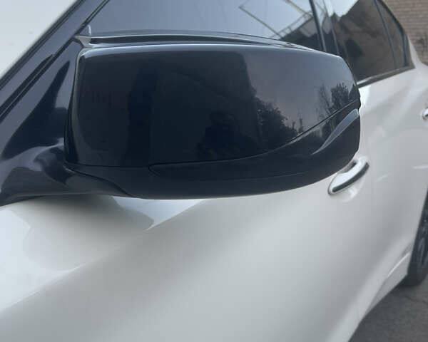 Білий Інфініті Q50, об'ємом двигуна 3 л та пробігом 141 тис. км за 13300 $, фото 41 на Automoto.ua
