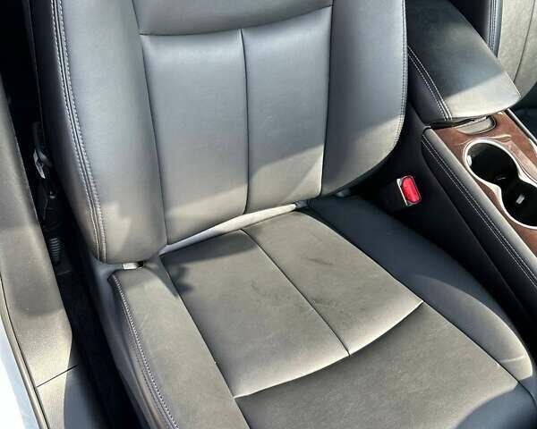 Белый Инфинити Q50, объемом двигателя 3 л и пробегом 103 тыс. км за 18333 $, фото 3 на Automoto.ua