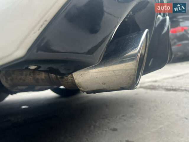 Білий Інфініті Q50, об'ємом двигуна 3 л та пробігом 141 тис. км за 13300 $, фото 22 на Automoto.ua