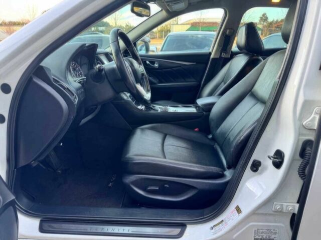 Белый Инфинити Q50, объемом двигателя 2 л и пробегом 38 тыс. км за 12900 $, фото 8 на Automoto.ua