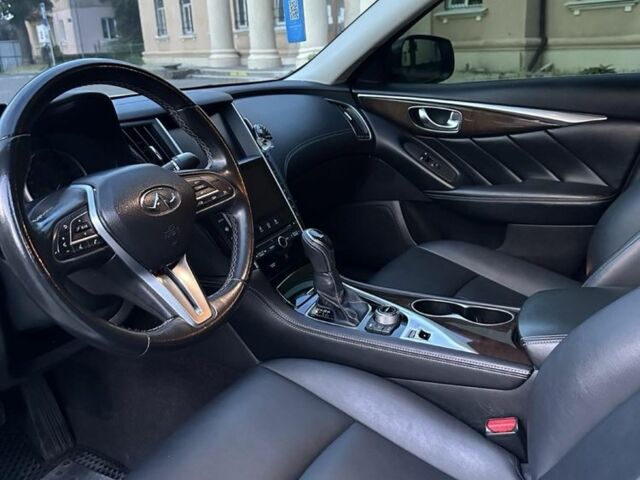 Білий Інфініті Q50, об'ємом двигуна 2 л та пробігом 87 тис. км за 15999 $, фото 3 на Automoto.ua