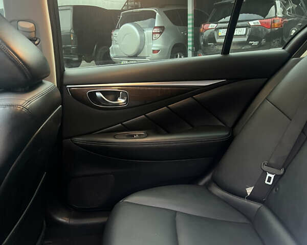 Білий Інфініті Q50, об'ємом двигуна 3 л та пробігом 141 тис. км за 13300 $, фото 20 на Automoto.ua