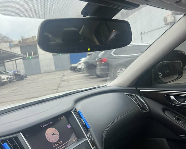 Білий Інфініті Q50, об'ємом двигуна 3 л та пробігом 141 тис. км за 13300 $, фото 6 на Automoto.ua