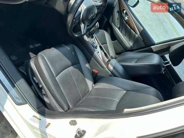 Белый Инфинити Q50, объемом двигателя 3 л и пробегом 103 тыс. км за 18333 $, фото 6 на Automoto.ua