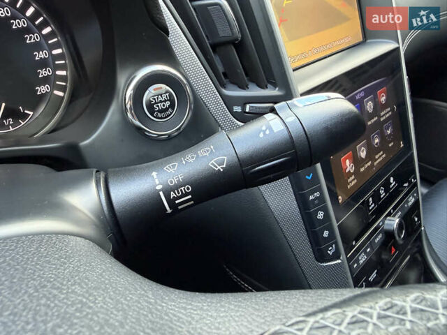 Белый Инфинити Q50, объемом двигателя 2 л и пробегом 117 тыс. км за 18000 $, фото 22 на Automoto.ua