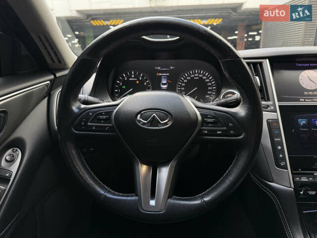 Белый Инфинити Q50, объемом двигателя 2 л и пробегом 117 тыс. км за 18000 $, фото 13 на Automoto.ua