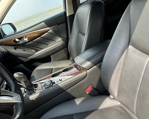 Белый Инфинити Q50, объемом двигателя 3 л и пробегом 103 тыс. км за 18333 $, фото 5 на Automoto.ua