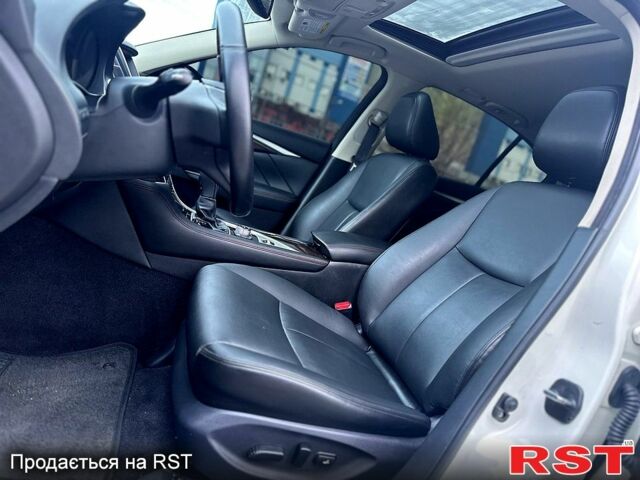 Білий Інфініті Q50, об'ємом двигуна 3 л та пробігом 62 тис. км за 16900 $, фото 7 на Automoto.ua