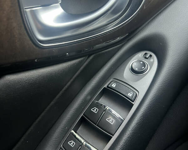 Білий Інфініті Q50, об'ємом двигуна 3 л та пробігом 141 тис. км за 13300 $, фото 3 на Automoto.ua