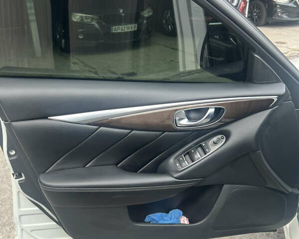 Білий Інфініті Q50, об'ємом двигуна 3 л та пробігом 141 тис. км за 13300 $, фото 18 на Automoto.ua