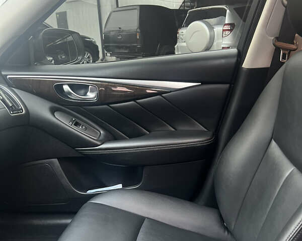 Білий Інфініті Q50, об'ємом двигуна 3 л та пробігом 141 тис. км за 13300 $, фото 13 на Automoto.ua