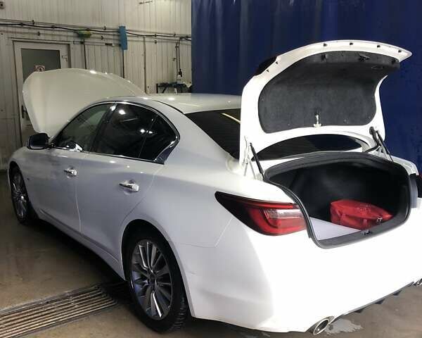 Белый Инфинити Q50, объемом двигателя 1.99 л и пробегом 138 тыс. км за 18500 $, фото 5 на Automoto.ua