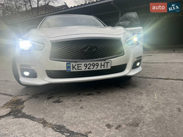 Білий Інфініті Q50, об'ємом двигуна 3 л та пробігом 141 тис. км за 13300 $, фото 4 на Automoto.ua
