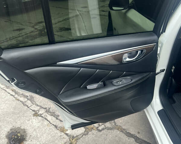 Білий Інфініті Q50, об'ємом двигуна 3 л та пробігом 141 тис. км за 13300 $, фото 23 на Automoto.ua