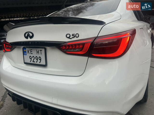 Білий Інфініті Q50, об'ємом двигуна 3 л та пробігом 141 тис. км за 13300 $, фото 5 на Automoto.ua