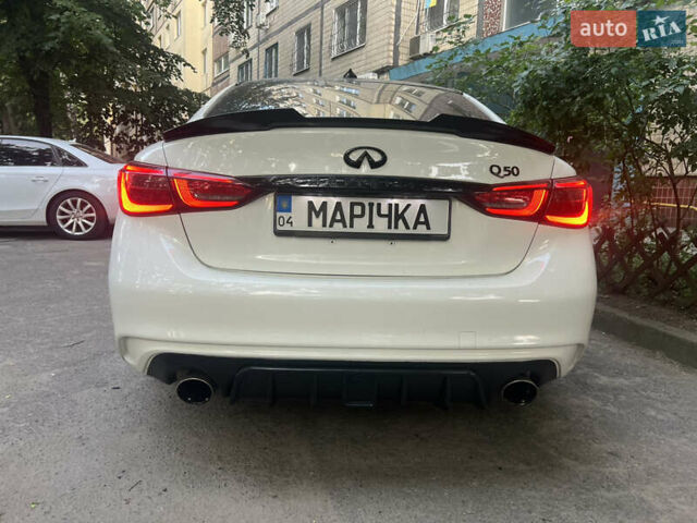 Білий Інфініті Q50, об'ємом двигуна 3 л та пробігом 141 тис. км за 13300 $, фото 1 на Automoto.ua