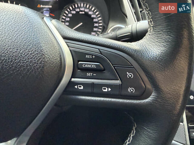 Белый Инфинити Q50, объемом двигателя 2 л и пробегом 117 тыс. км за 18000 $, фото 18 на Automoto.ua