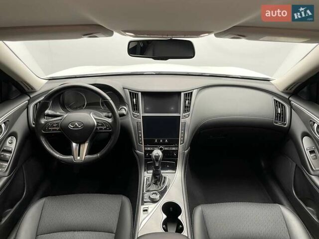 Белый Инфинити Q50, объемом двигателя 2 л и пробегом 156 тыс. км за 18514 $, фото 9 на Automoto.ua