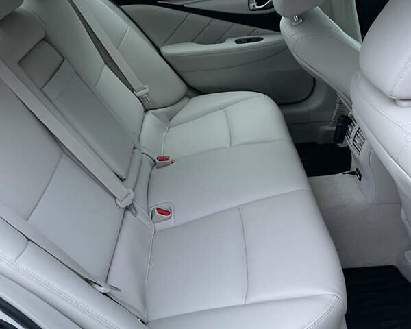 Білий Інфініті Q50, об'ємом двигуна 3 л та пробігом 12 тис. км за 16000 $, фото 6 на Automoto.ua