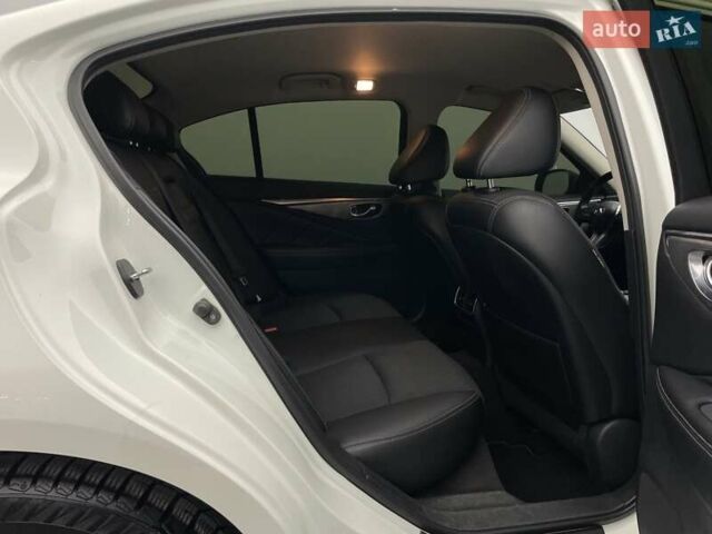 Белый Инфинити Q50, объемом двигателя 2 л и пробегом 156 тыс. км за 18514 $, фото 21 на Automoto.ua