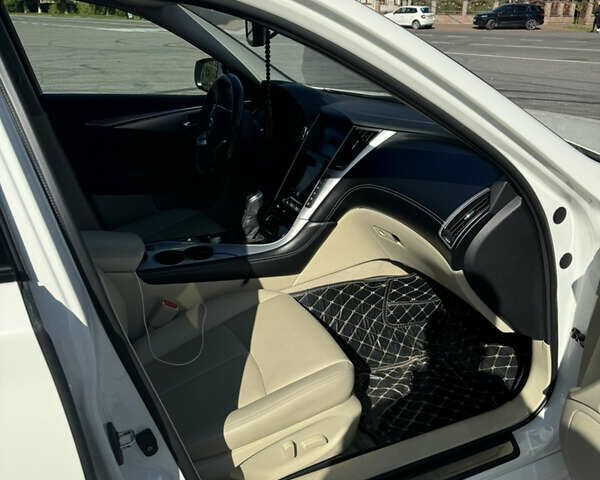 Белый Инфинити Q50, объемом двигателя 3 л и пробегом 87 тыс. км за 19700 $, фото 19 на Automoto.ua