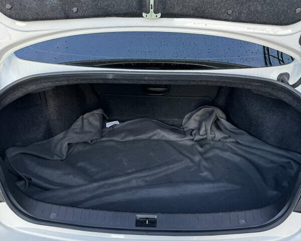 Белый Инфинити Q50, объемом двигателя 1.99 л и пробегом 81 тыс. км за 21999 $, фото 6 на Automoto.ua