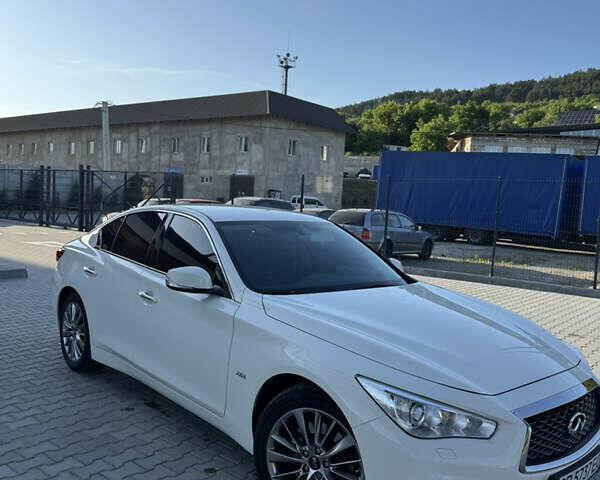 Белый Инфинити Q50, объемом двигателя 1.99 л и пробегом 81 тыс. км за 21999 $, фото 1 на Automoto.ua