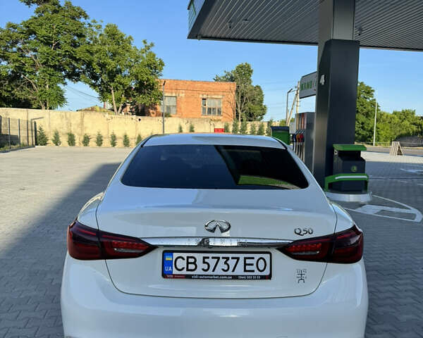 Белый Инфинити Q50, объемом двигателя 1.99 л и пробегом 81 тыс. км за 21999 $, фото 4 на Automoto.ua