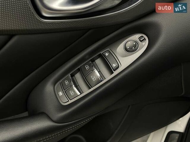 Белый Инфинити Q50, объемом двигателя 2 л и пробегом 156 тыс. км за 18514 $, фото 15 на Automoto.ua