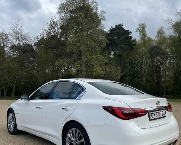 Білий Інфініті Q50, об'ємом двигуна 1.99 л та пробігом 78 тис. км за 24000 $, фото 5 на Automoto.ua