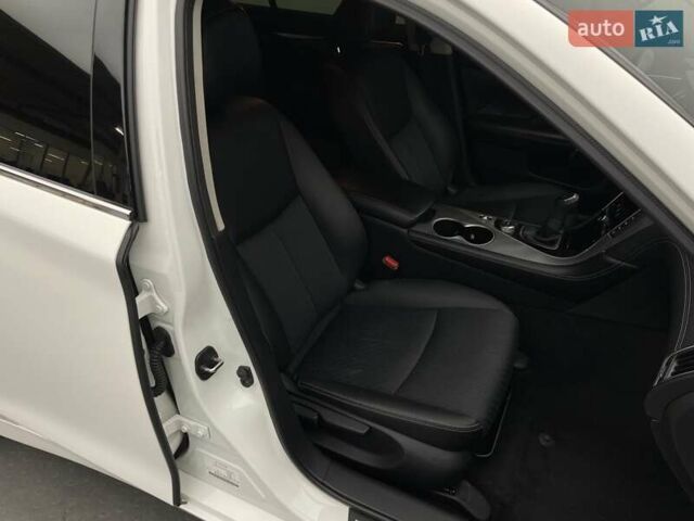 Белый Инфинити Q50, объемом двигателя 2 л и пробегом 156 тыс. км за 18514 $, фото 20 на Automoto.ua