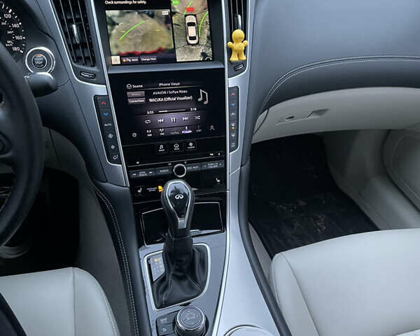 Білий Інфініті Q50, об'ємом двигуна 3 л та пробігом 12 тис. км за 16000 $, фото 10 на Automoto.ua