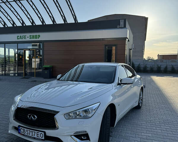 Белый Инфинити Q50, объемом двигателя 1.99 л и пробегом 81 тыс. км за 21999 $, фото 2 на Automoto.ua