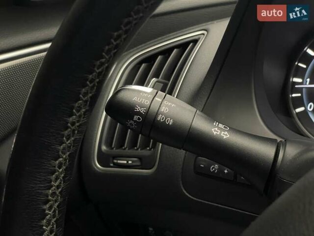 Белый Инфинити Q50, объемом двигателя 2 л и пробегом 156 тыс. км за 18514 $, фото 14 на Automoto.ua