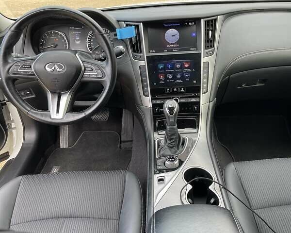 Білий Інфініті Q50, об'ємом двигуна 1.99 л та пробігом 78 тис. км за 24000 $, фото 8 на Automoto.ua