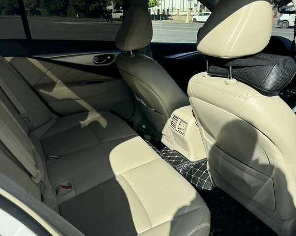 Белый Инфинити Q50, объемом двигателя 3 л и пробегом 87 тыс. км за 19700 $, фото 18 на Automoto.ua