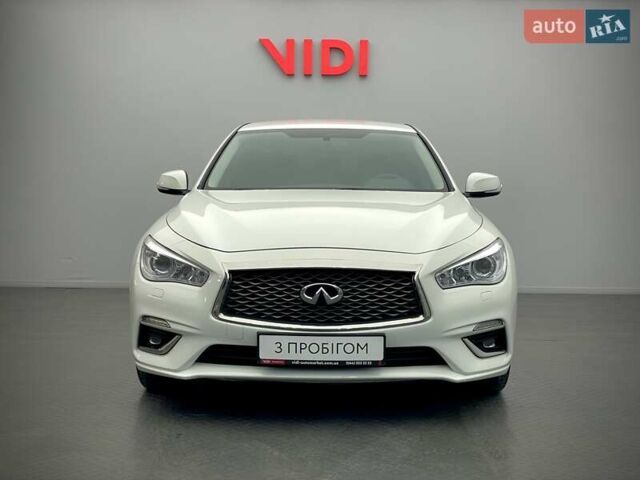 Белый Инфинити Q50, объемом двигателя 2 л и пробегом 156 тыс. км за 18514 $, фото 4 на Automoto.ua