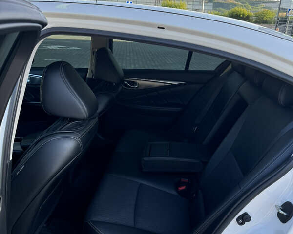 Белый Инфинити Q50, объемом двигателя 1.99 л и пробегом 81 тыс. км за 21999 $, фото 9 на Automoto.ua