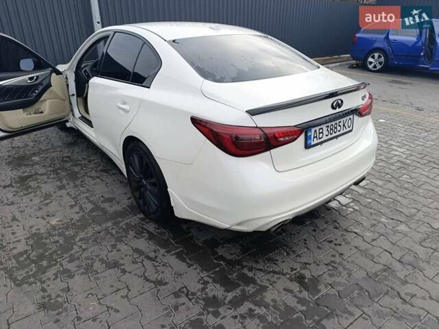 Белый Инфинити Q50, объемом двигателя 3 л и пробегом 74 тыс. км за 18500 $, фото 5 на Automoto.ua