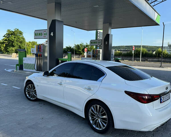 Белый Инфинити Q50, объемом двигателя 1.99 л и пробегом 81 тыс. км за 21999 $, фото 3 на Automoto.ua