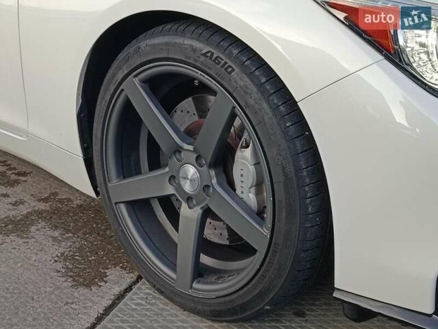 Белый Инфинити Q50, объемом двигателя 3 л и пробегом 71 тыс. км за 19490 $, фото 4 на Automoto.ua