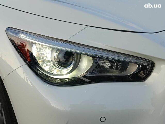 Белый Инфинити Q50, объемом двигателя 3 л и пробегом 71 тыс. км за 19490 $, фото 3 на Automoto.ua