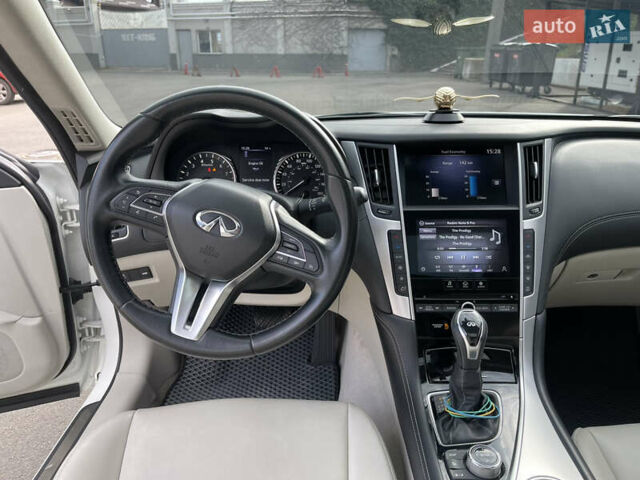 Білий Інфініті Q50, об'ємом двигуна 3 л та пробігом 70 тис. км за 22888 $, фото 27 на Automoto.ua