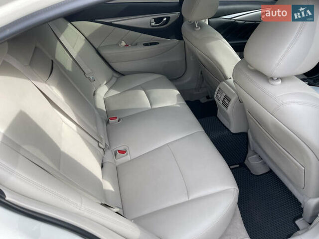 Білий Інфініті Q50, об'ємом двигуна 3 л та пробігом 70 тис. км за 22888 $, фото 24 на Automoto.ua